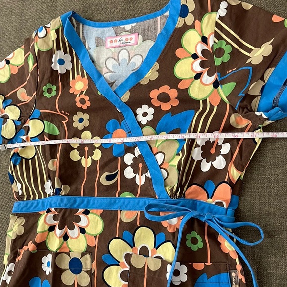 💰3 items for $25 🏷 Koi by Kathy Peterson Katelyn Mock Wrap Top fits like an XS - Picture 9 of 11